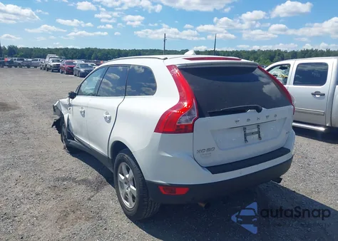 2011 Volvo Xc60 3.2/3.2 R-Design z USA, uszkodzony, nr VIN YV4952DZ4B2150193